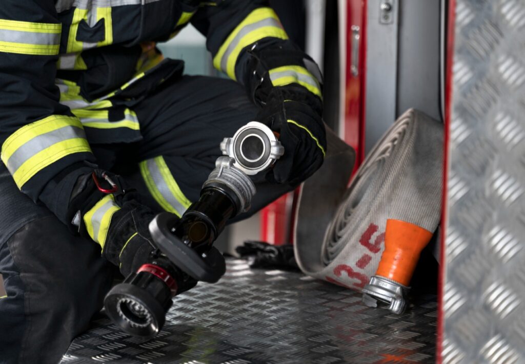 Okres wzmożonej aktywności straży pożarnej: apel o rozwagę podczas wypalania traw i grillowania