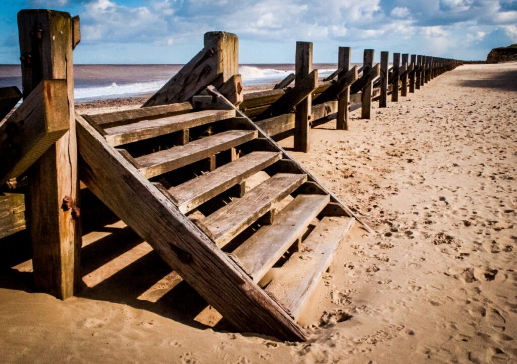 Dostęp do pomostów plaży miejskiej w Wągrowcu zostanie przywrócony na sezon letni pomimo remontu